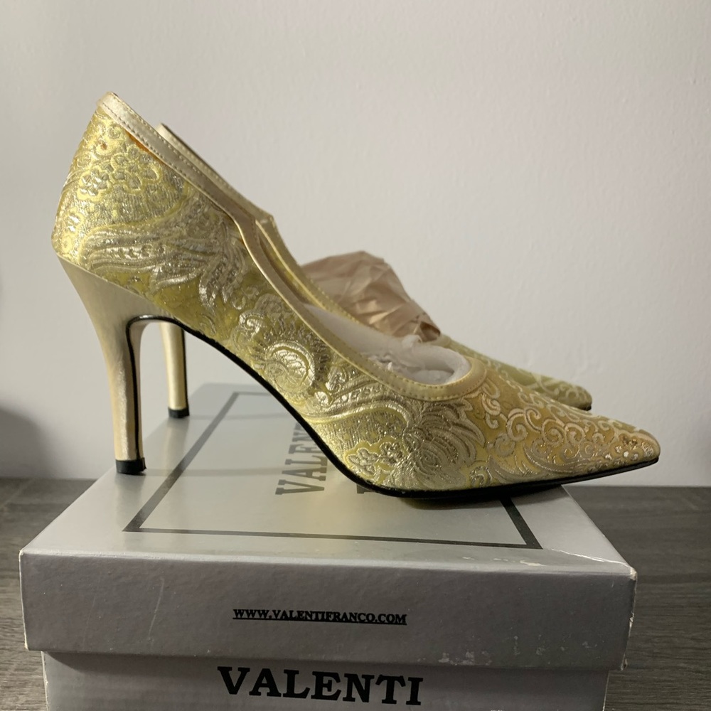 Champagne bran new dress pump